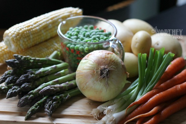 The perfect chicken pot pie recipe that's easy to make and great for anytime of the year. Skip the freezer pot pies and prepare a healthy homemade meal for your family with this quick and easy dinner recipe.