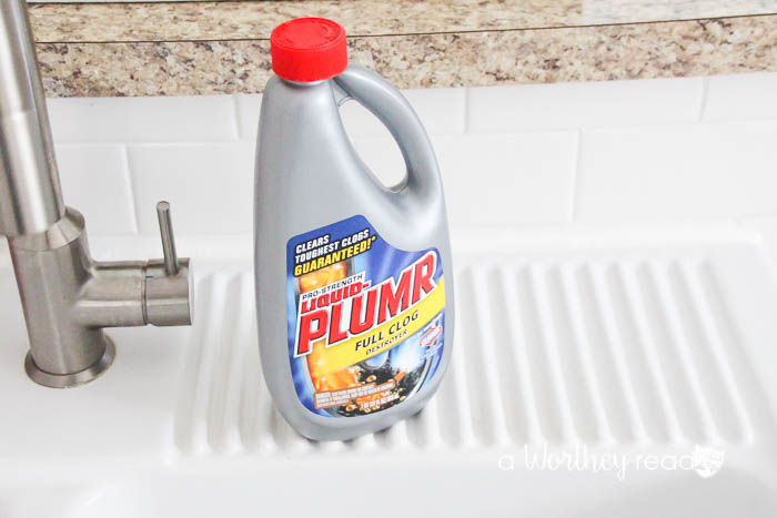 Get essential home cleaning hacks that will not only save you time, but money! Plus see how to renovate a small kitchen into a modern kitchen in our small house living series!