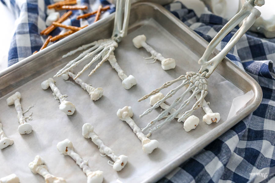 Easy Halloween Treat: Pretzel Bones