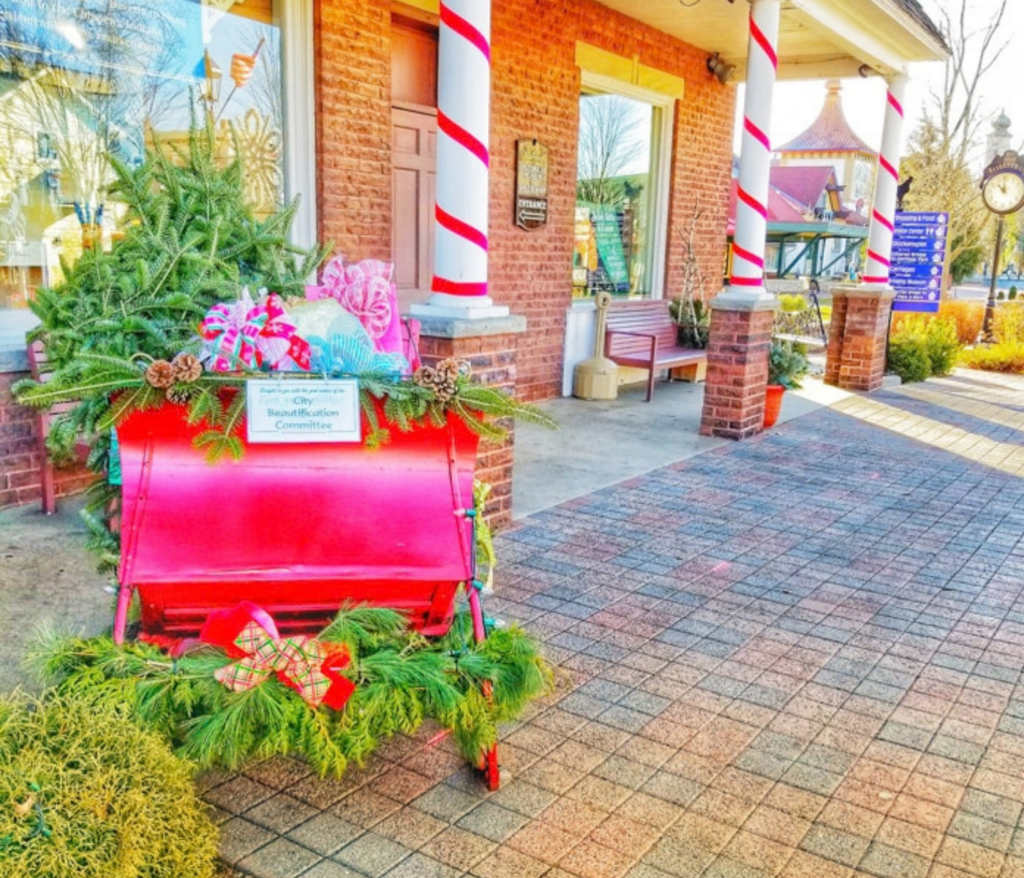 Best Christmas Towns In The Midwest