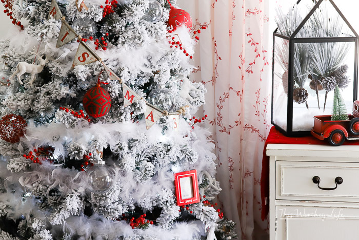 The holidays are here, and there are so many fun and festive things to do during the holidays. We've put together 15 things to do before the New Year on our holiday bucket list ideas post. Keep reading for inspiration and try something new this year!&nbsp;