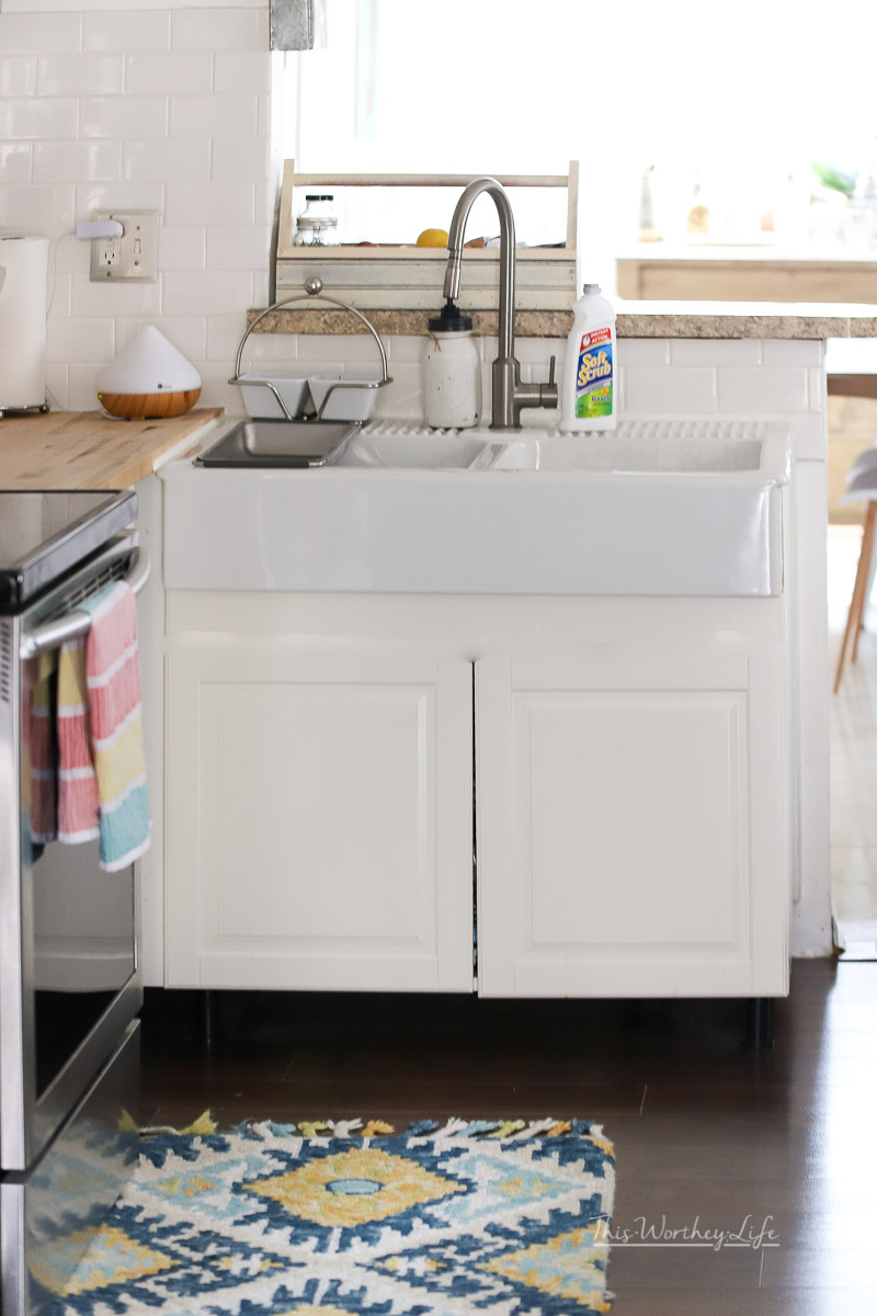 Whether it's spring cleaning or fall cleaning, there are several areas in your kitchen you should be cleaning on a regular basis. I'm sharing 19 things you should clean in your kitchen, but you're not! And, it's time to change that!