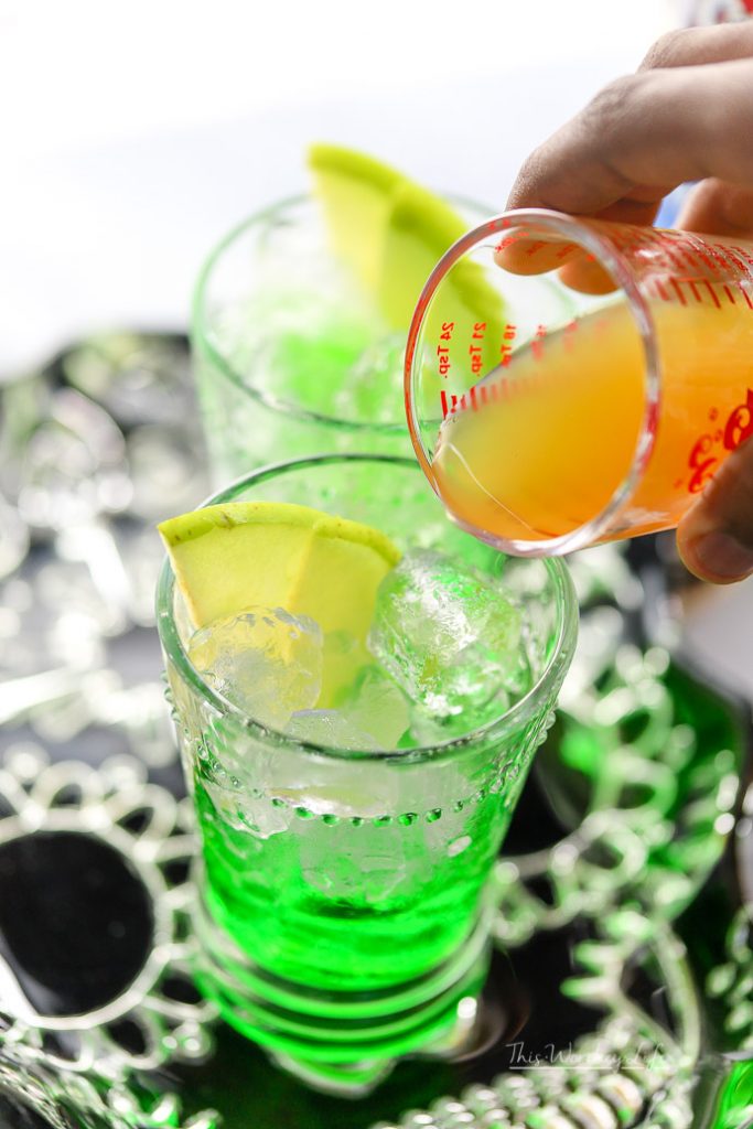 With the fall weather just around the corner, it's a great time to start planning for upcoming Halloween parties and Halloween fun! Kids and adults will love our Green Apple Cider Lemonade because it represents a fun Halloween drink with the green tint, plus lemonade and of course, apple cider!&nbsp;