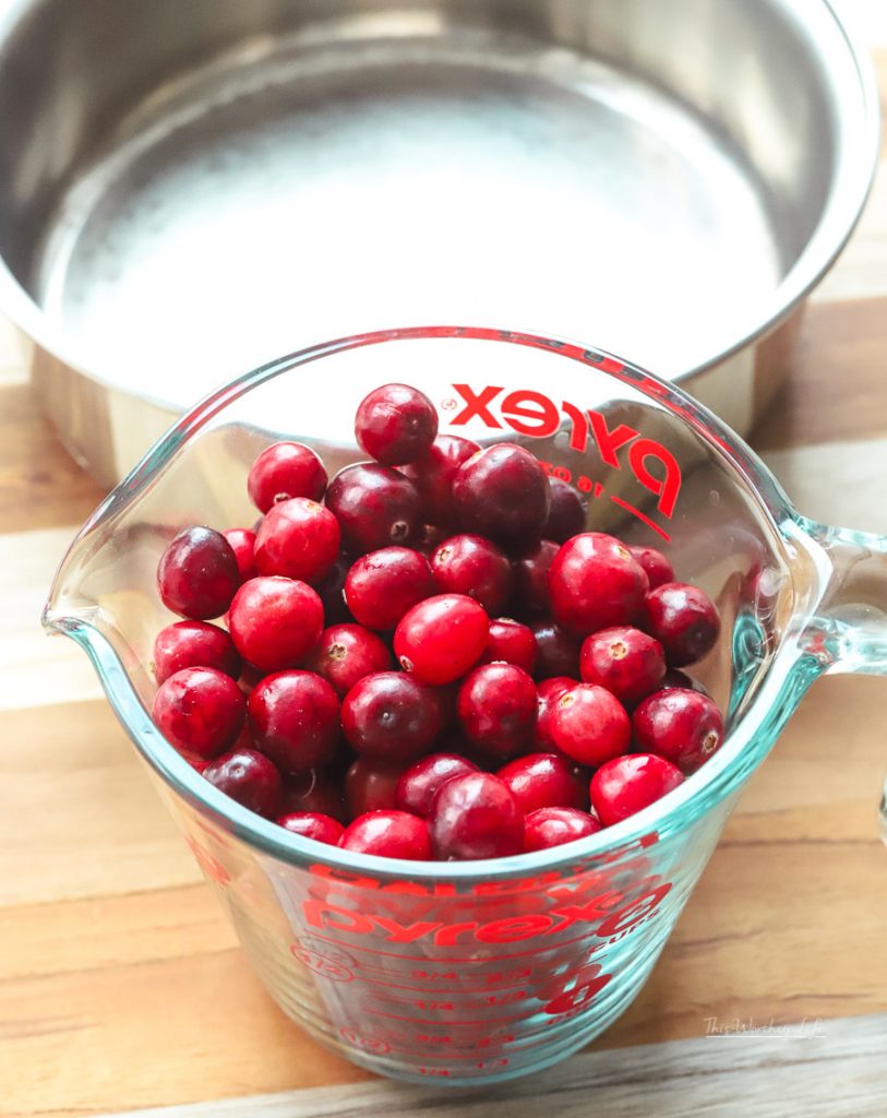 How to make&nbsp;homemade cranberry simple syrup&nbsp;