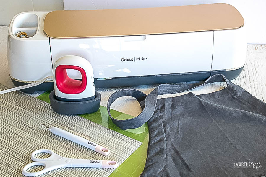 How to DIY Grill Master Apron Using A&nbsp;Cricut EasyPress With FREE SVG