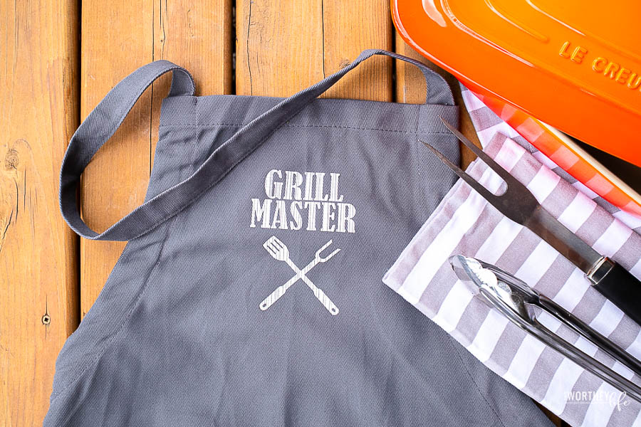 How to DIY Grill Master Apron Using A&nbsp;Cricut EasyPress With FREE SVG