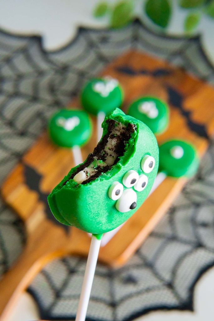 Monster Eyeball Oreos&nbsp;