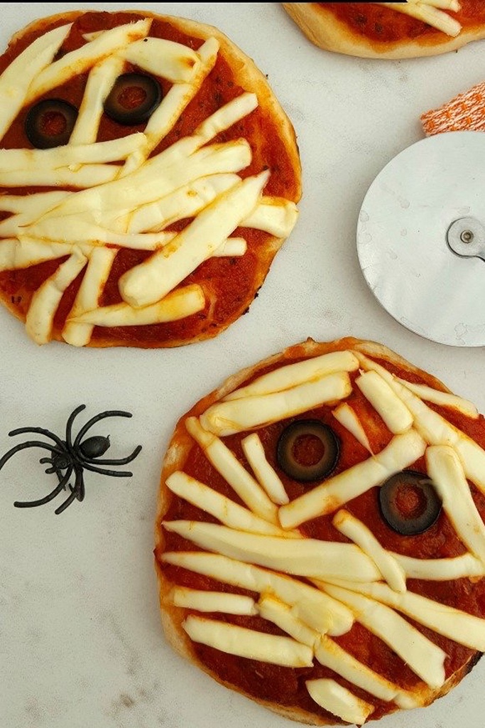Mini Mummy Pizzas&nbsp;