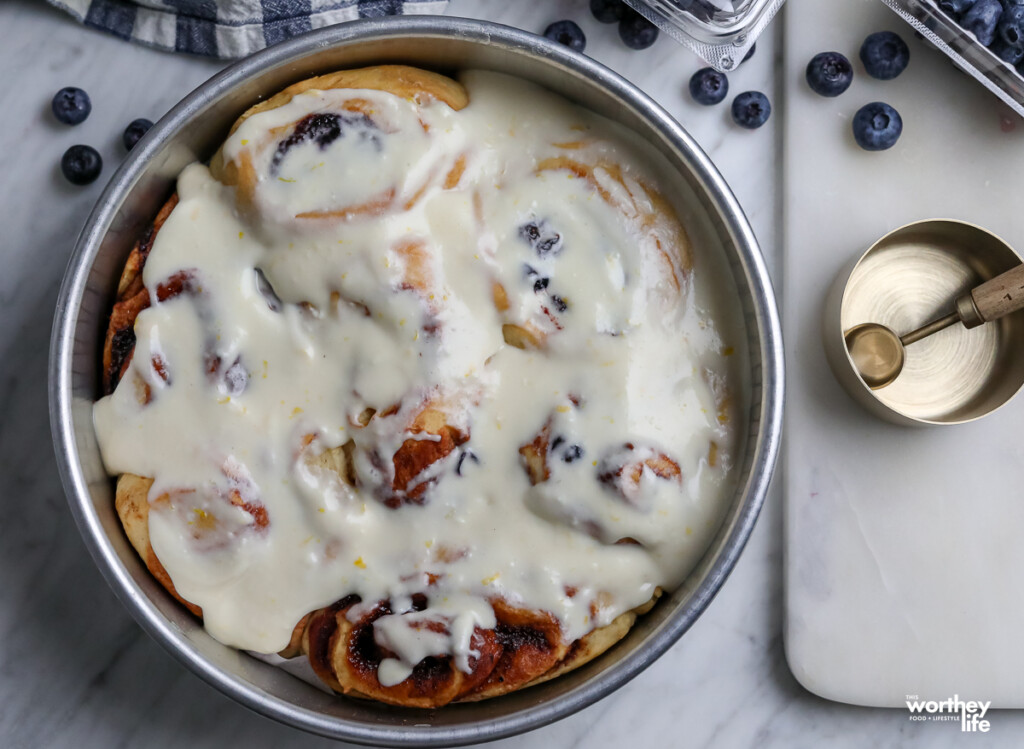 easy blueberry cinnamon roll recipe in a cake pan