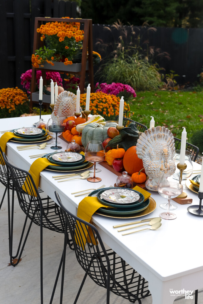 Outdoor Thanksgiving Tablescape idea