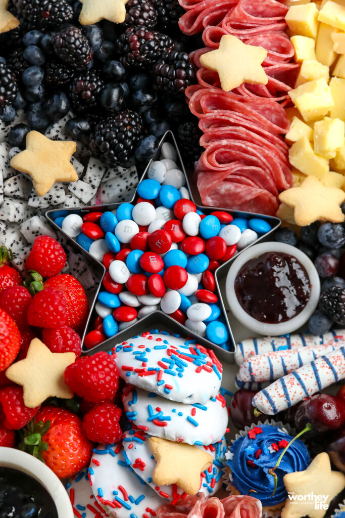 4th of july grazing board, what items to put on it