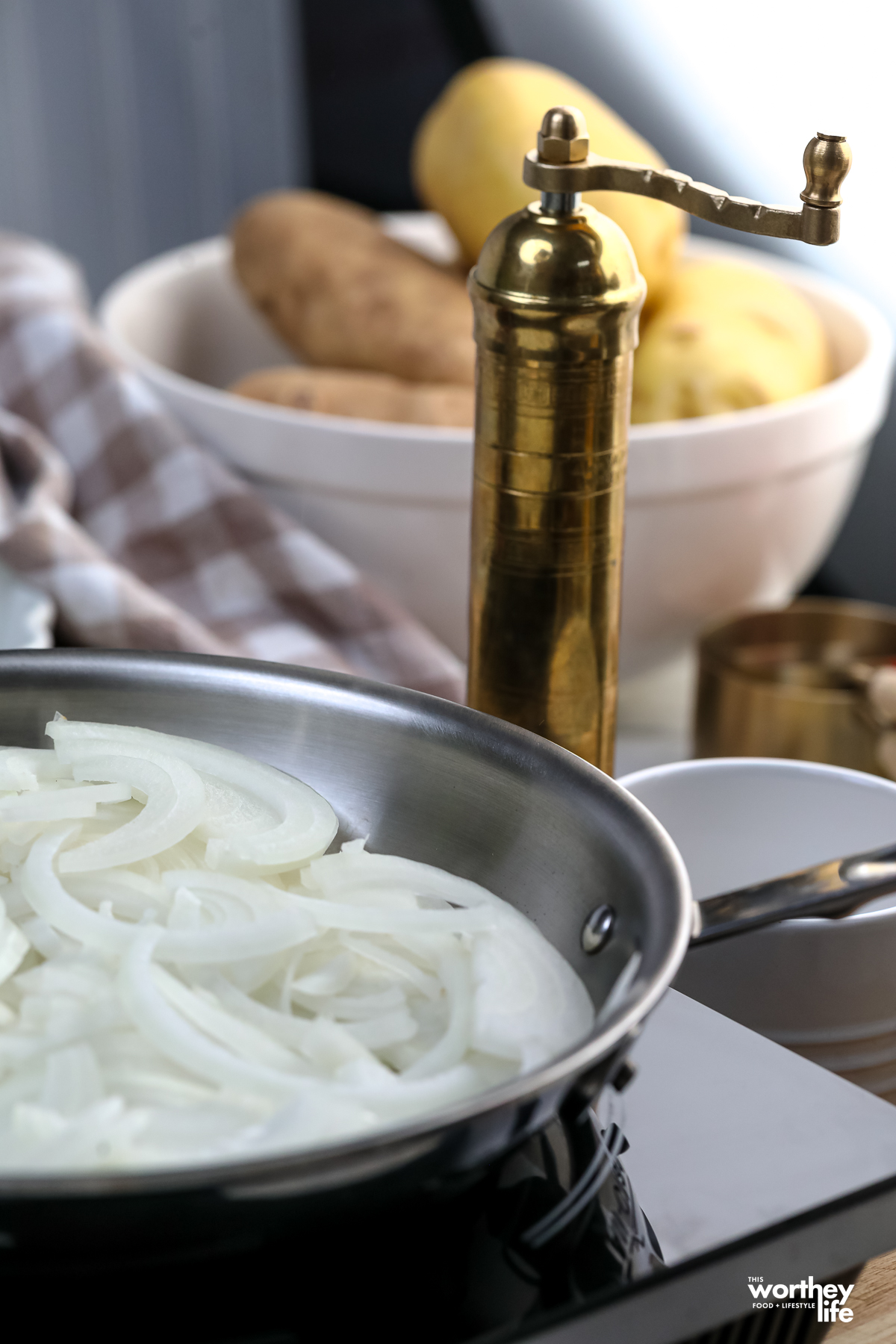 the ingredients needed to make mashed potatoes